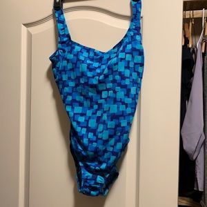 Speedo women’s one piece bathing suit.